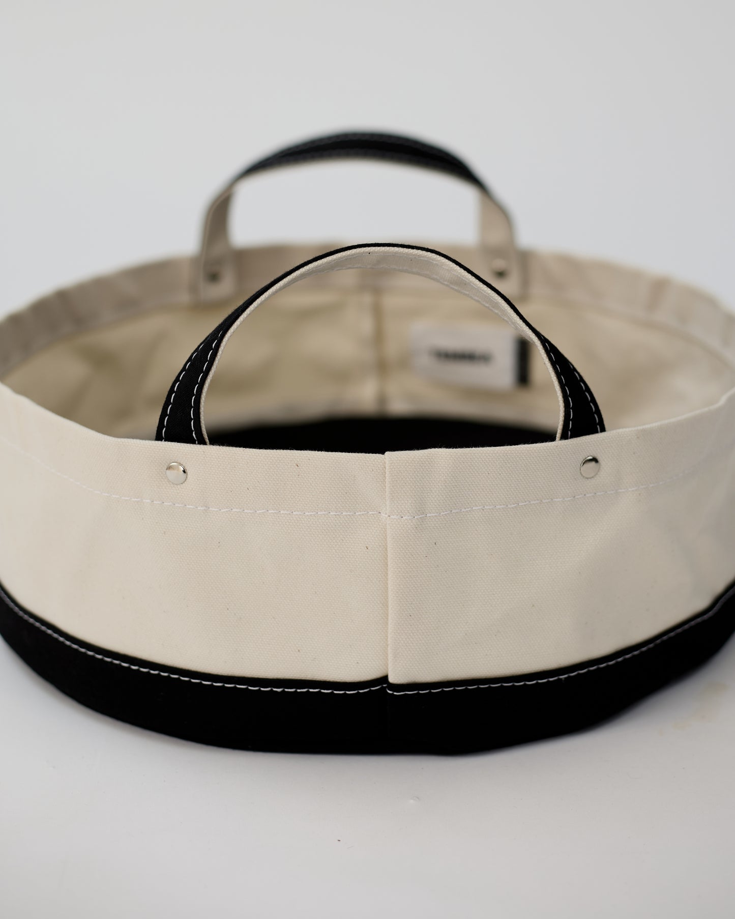 ROUND CANVAS BED