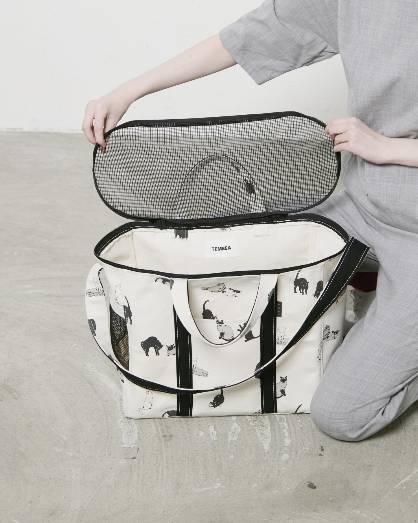 CARRY TOTE BAG