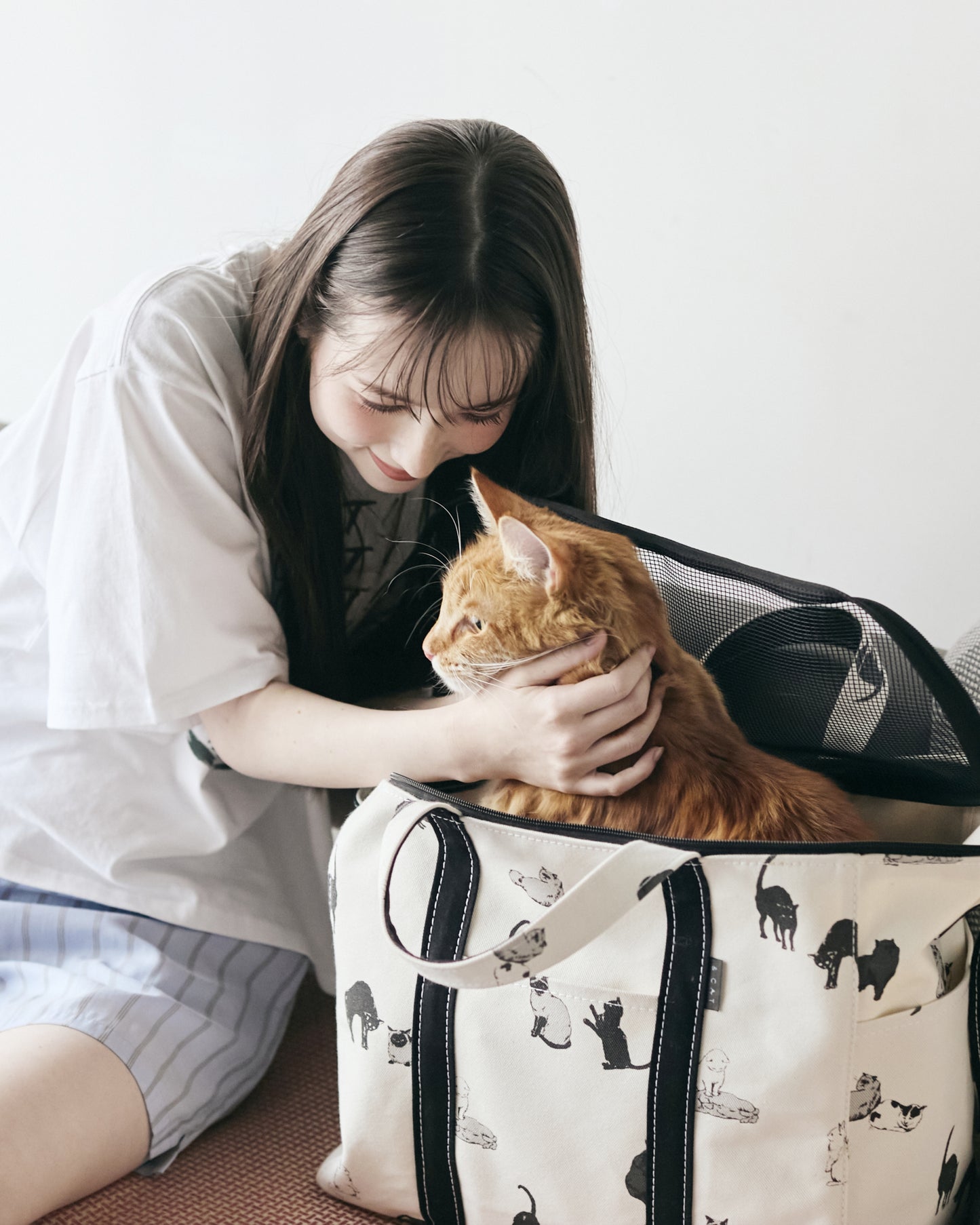 CARRY TOTE BAG