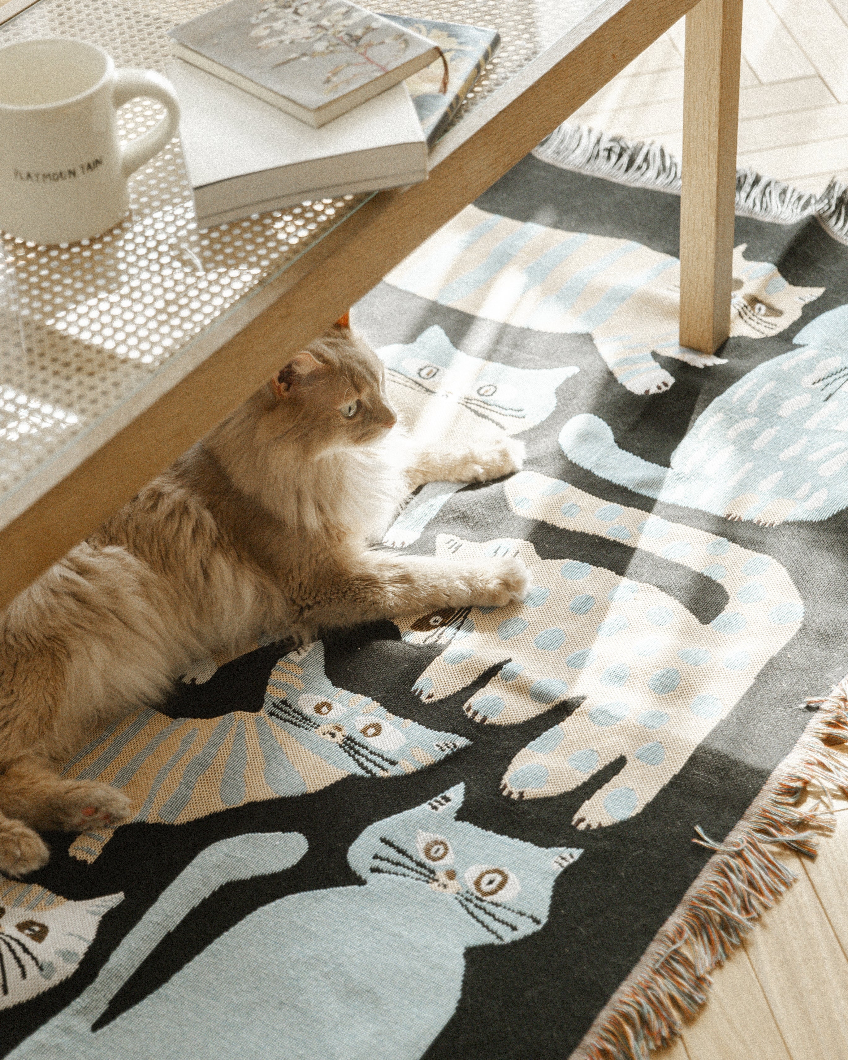 MULTI BLANKET “nekomoyou” | 坪井香保里の猫模様ブランケット。暮らし