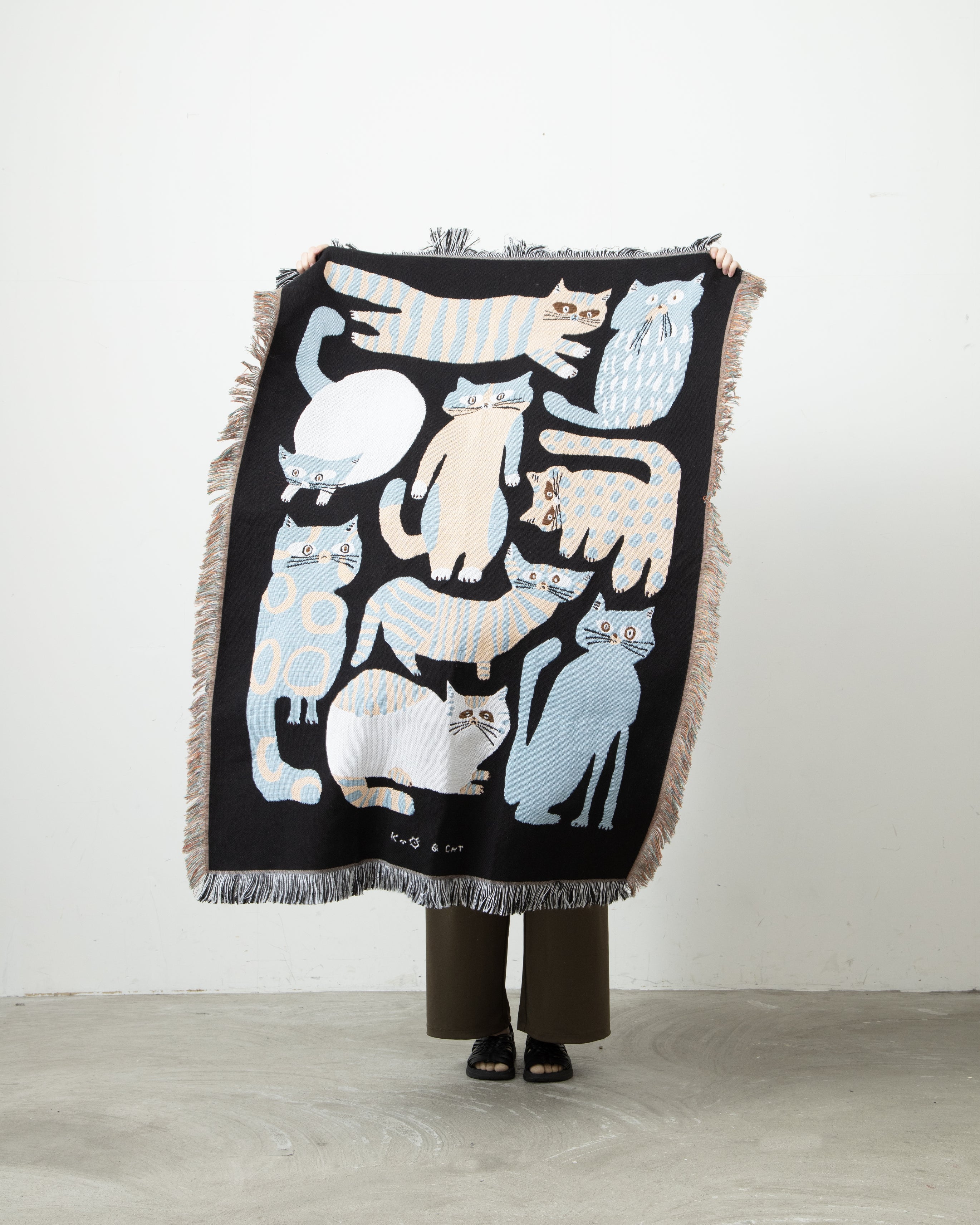 MULTI BLANKET “nekomoyou” | 坪井香保里の猫模様ブランケット。暮らし