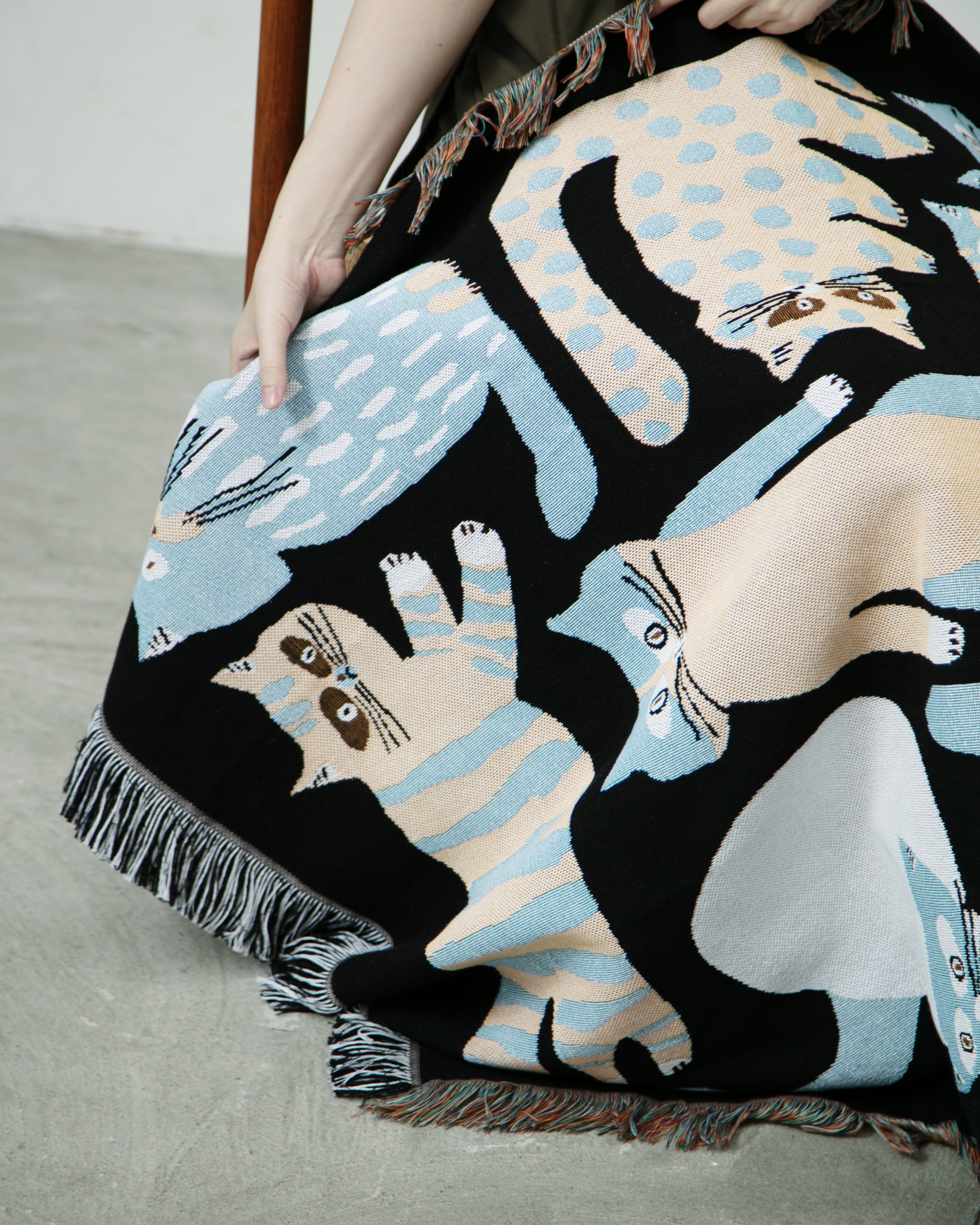 MULTI BLANKET “nekomoyou” | 坪井香保里の猫模様ブランケット。暮らし