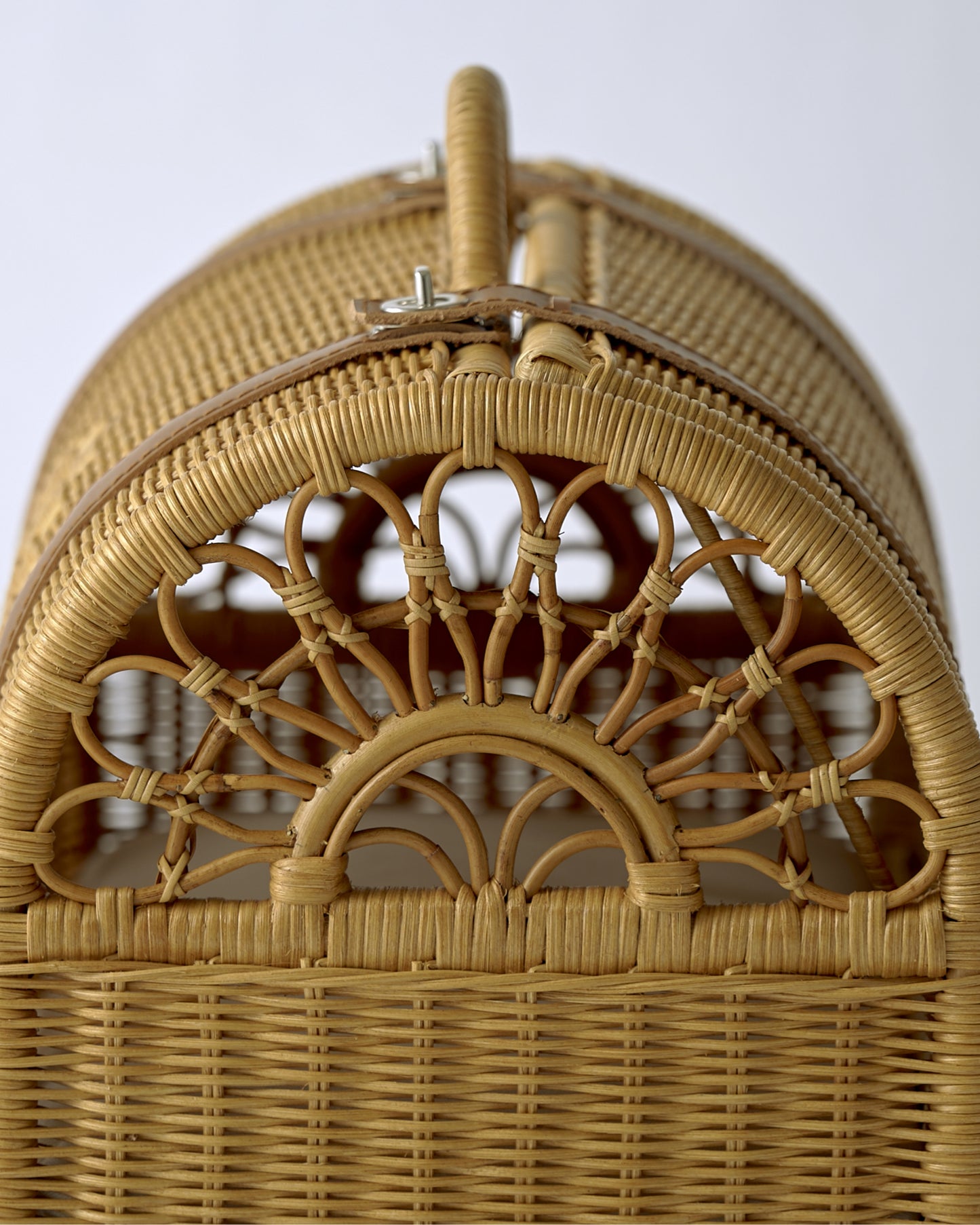 RATTAN CARRY BAG