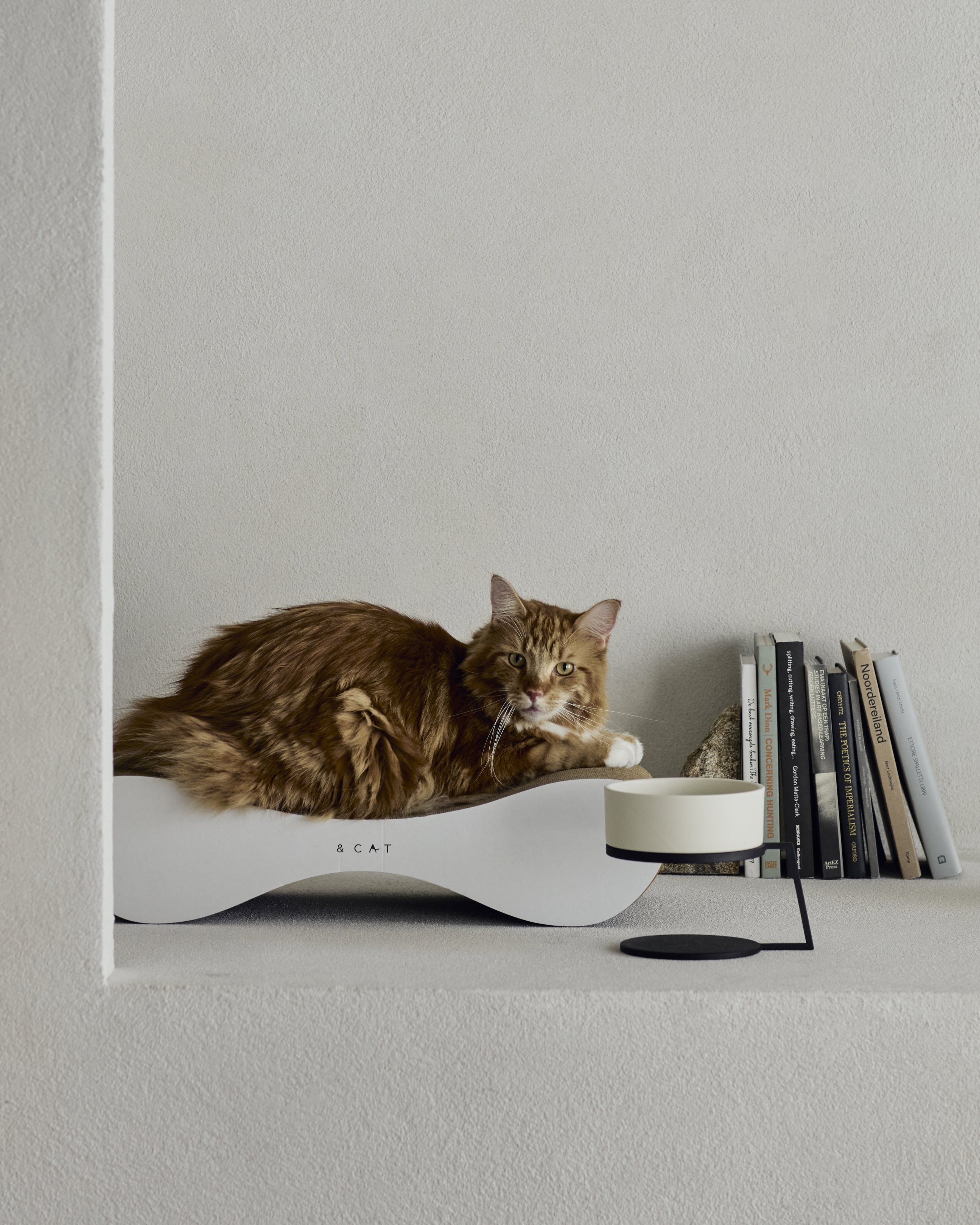TATARA ｜ 猫と暮らしに美を添える鉄台のウォータースタンド 高さ15cm