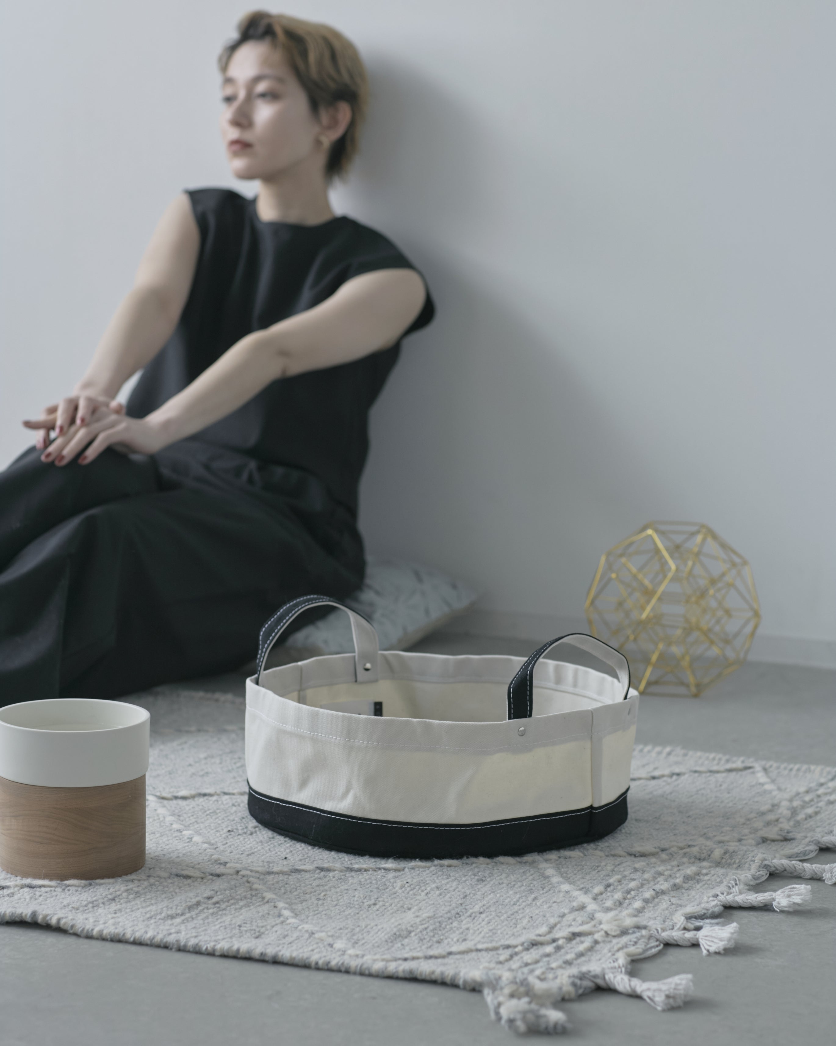 ROUND CANVAS BED