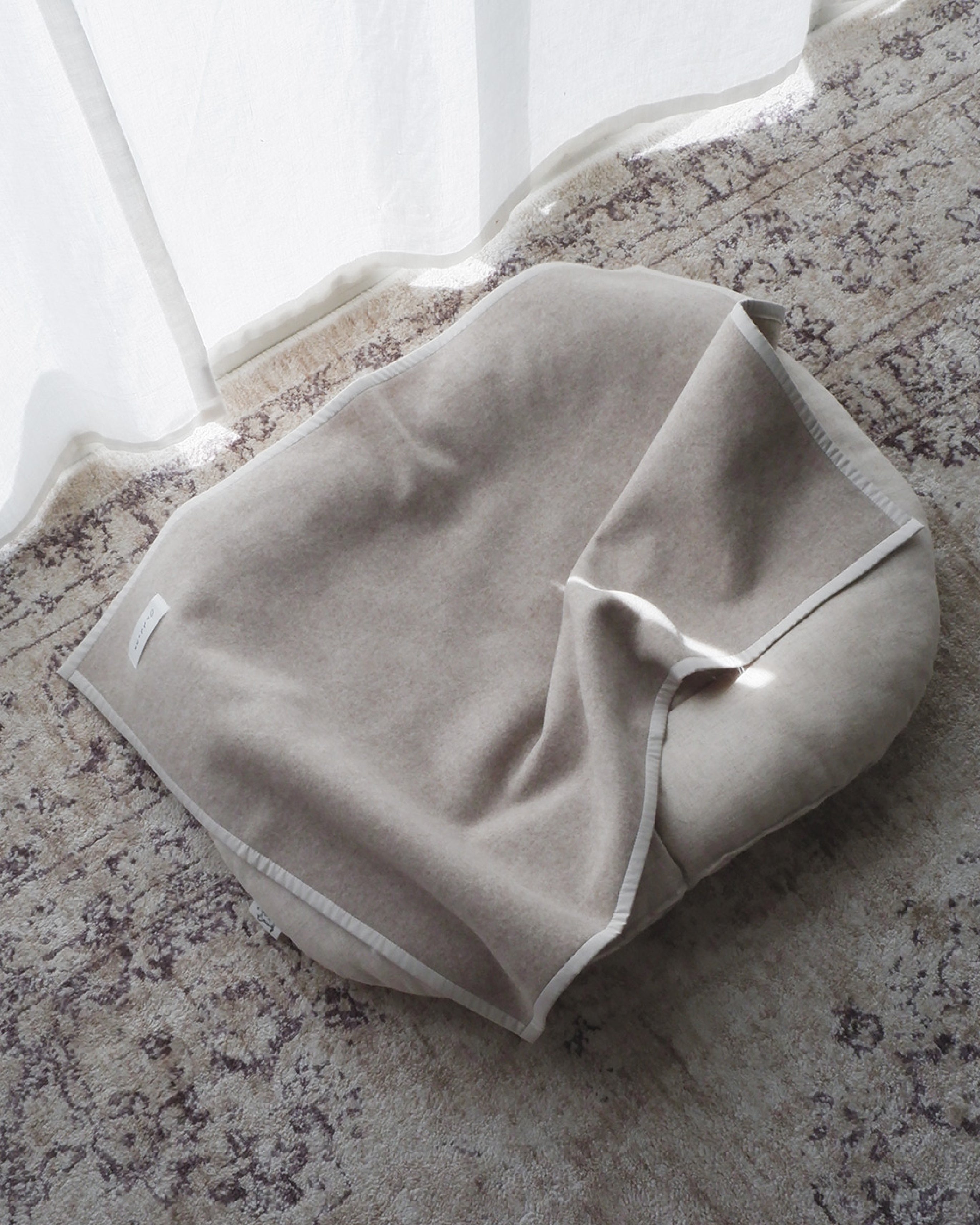 WOOL CAT BLANKET｜寒い季節にぴったり。ふんわりあたたかい、猫のため